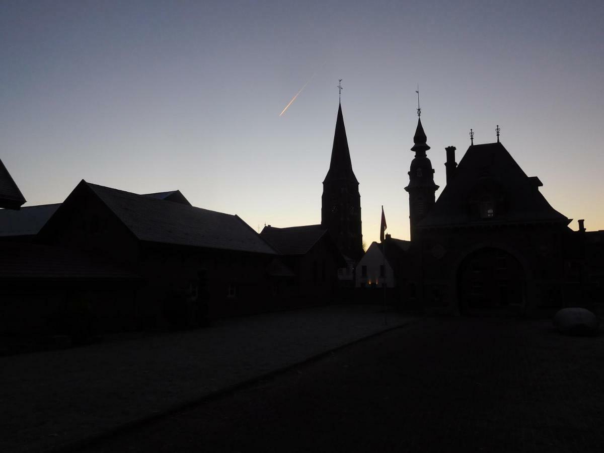 B & B Kasteelhoeve Borgharen - มาสทริชท์ ภายนอก รูปภาพ